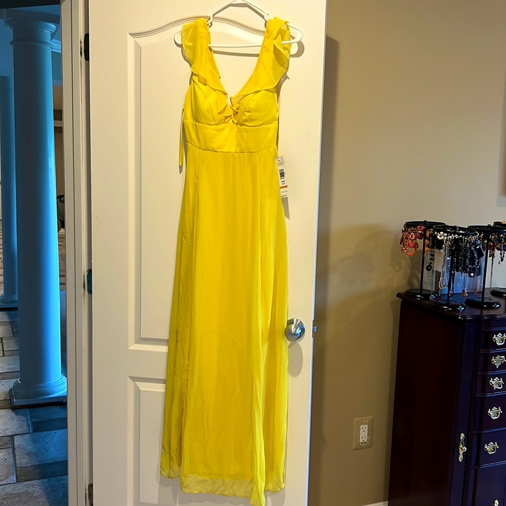 brand new gorgeous Summer dress fits sizes 3-4